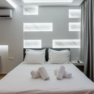 Deluxe Studio